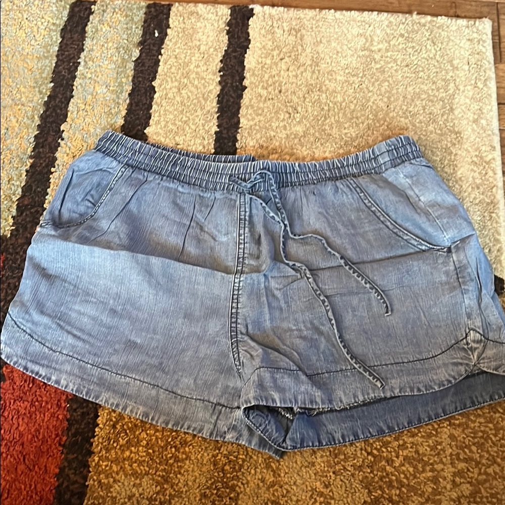 NWOT Universal Thread Shorts